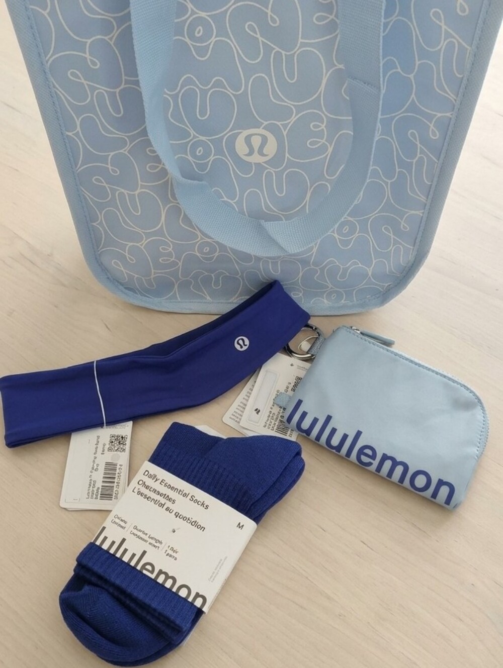 Lululemon SET Beach Ball Blue Card Pouch Socks Headband & Reusable Gift Bag